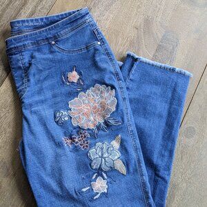 Chico's Embroidered Perfect Stretch Girlfriend Slim Leg Raw Hem Ankle Jeans Sz12